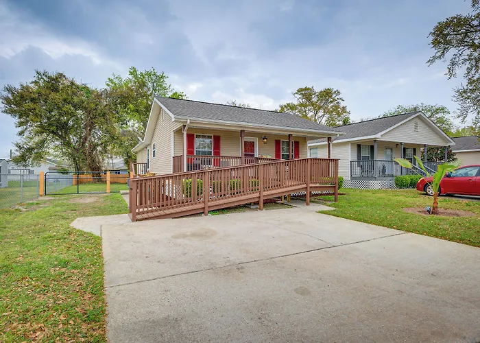 Charming Biloxi Vacation Rental Near Beach!